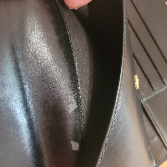 Salvatore Ferragamo Black Gancini Logo Plaque Calf Leather Wallet Medium Size - Picture 6 of 7